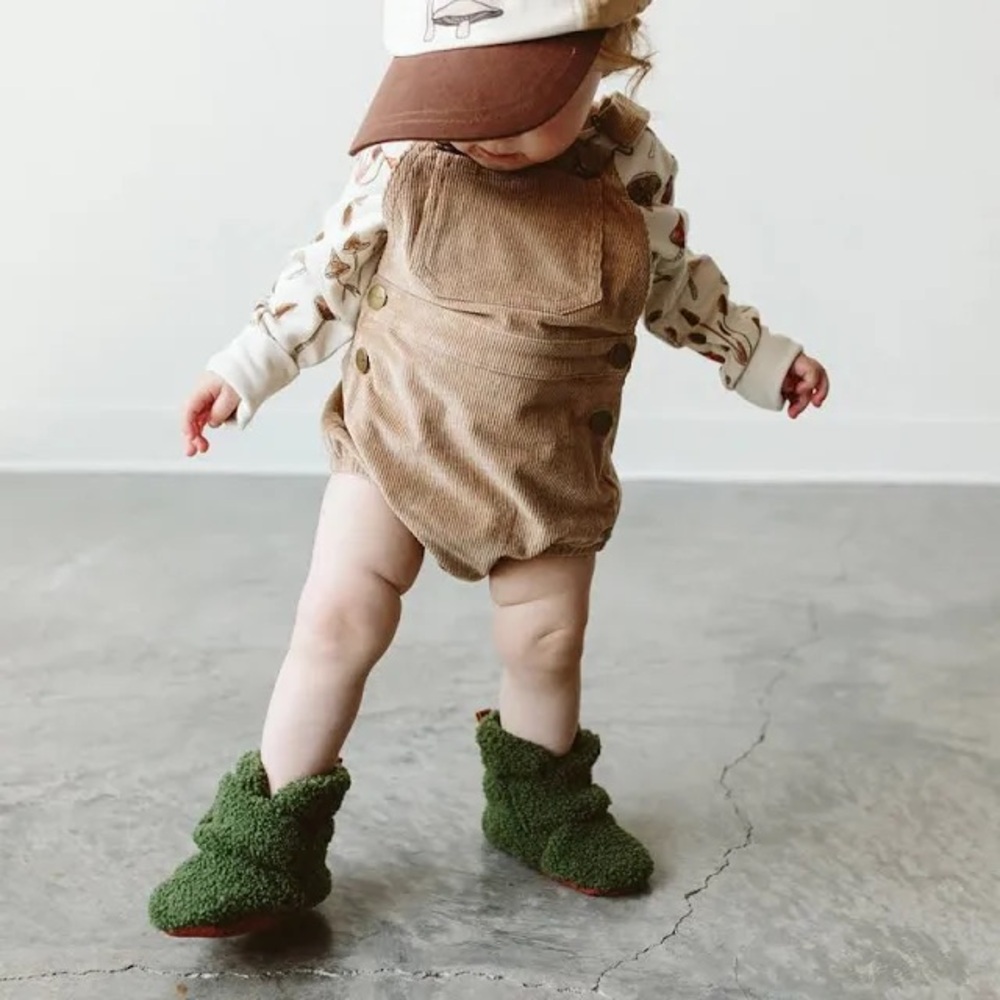 Goumi Kids Sherpa Snuggly Spruce Green Baby Shoes Stay-On Boots - Picture 3 of 10